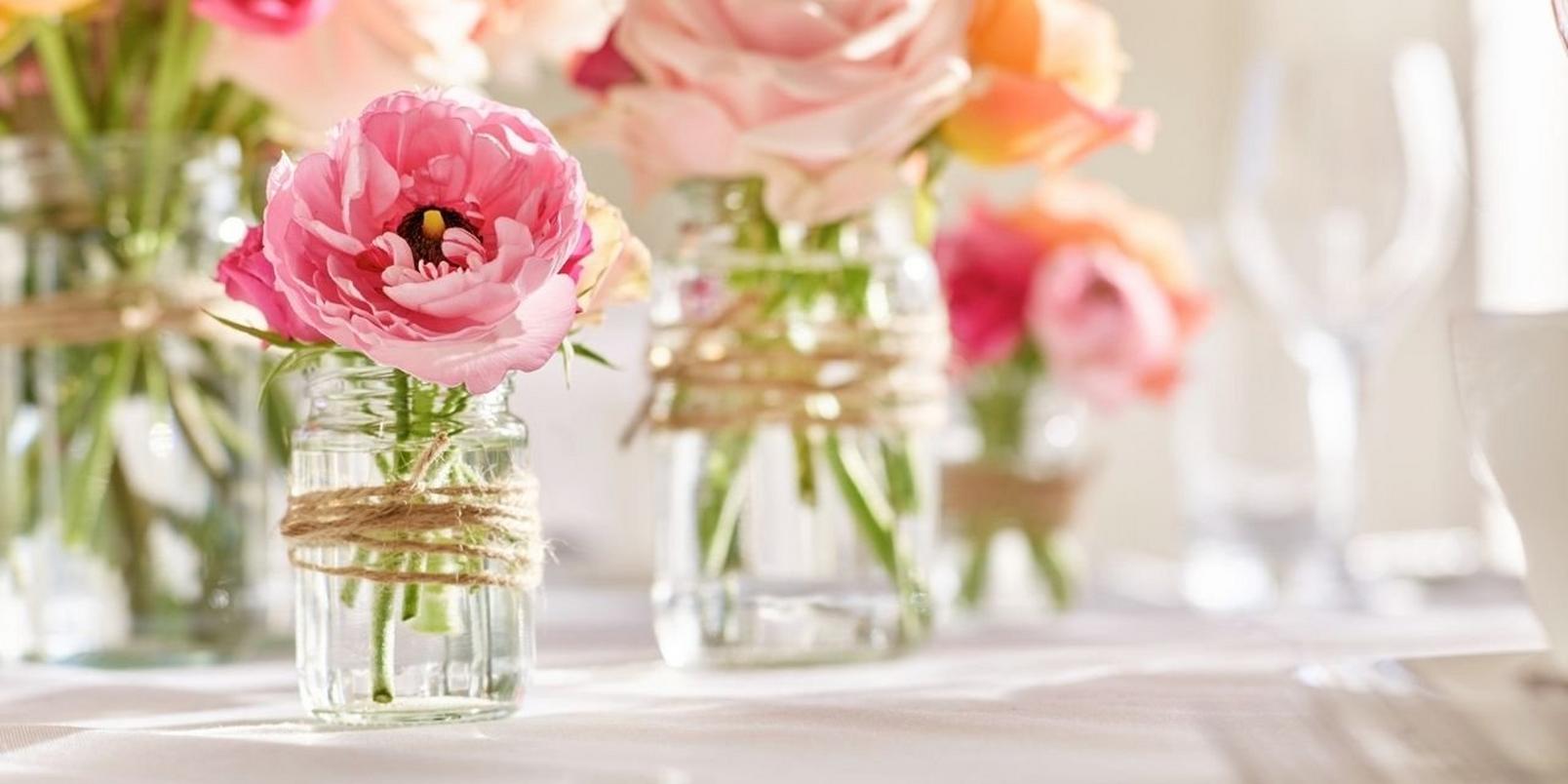 single-flower-in-vases-pink
