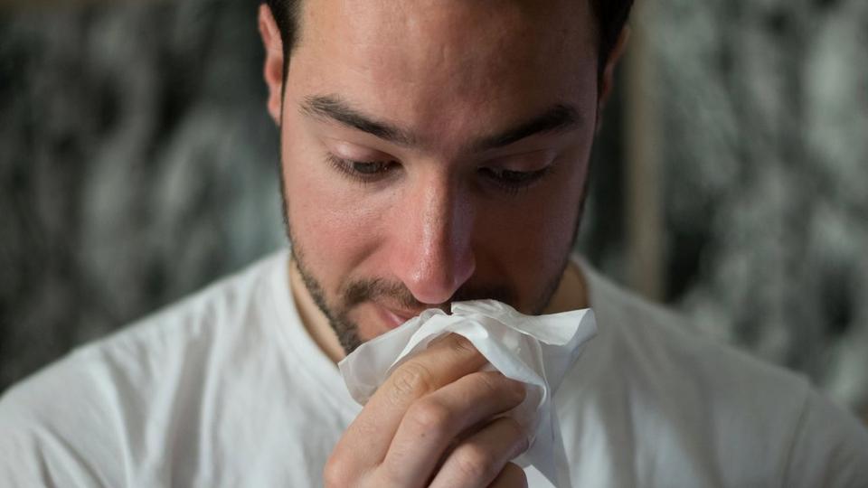sneezing-man