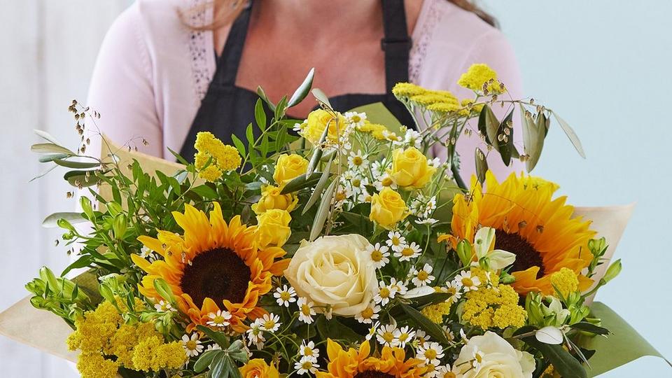 sunflower-hand-tied-bouquet-1