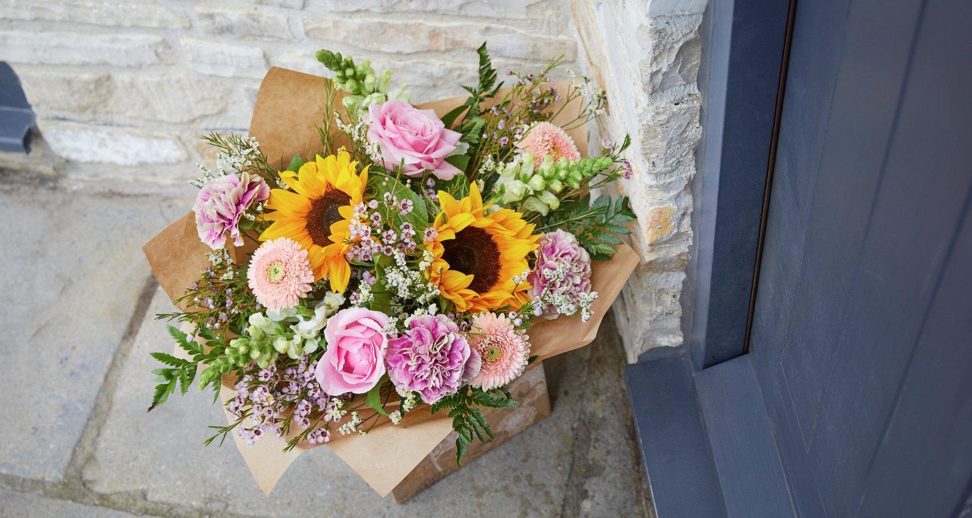 sunflower_and_carnation_hand-tied_flower_delivery