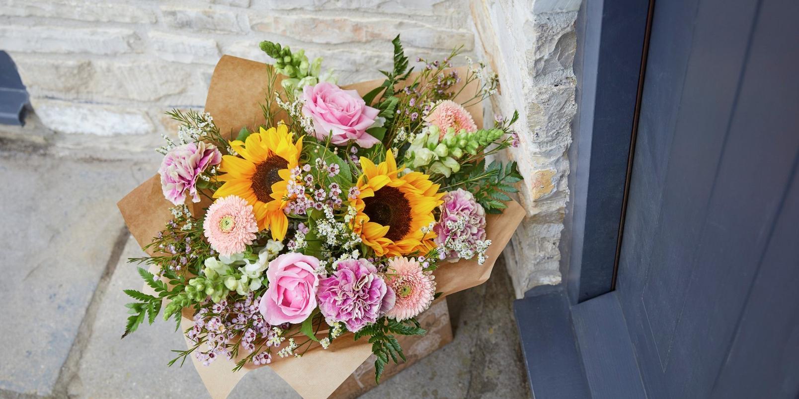 sunflower_and_carnation_hand-tied_flower_delivery