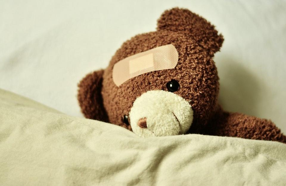 teddy-bear-in-bed-poorly