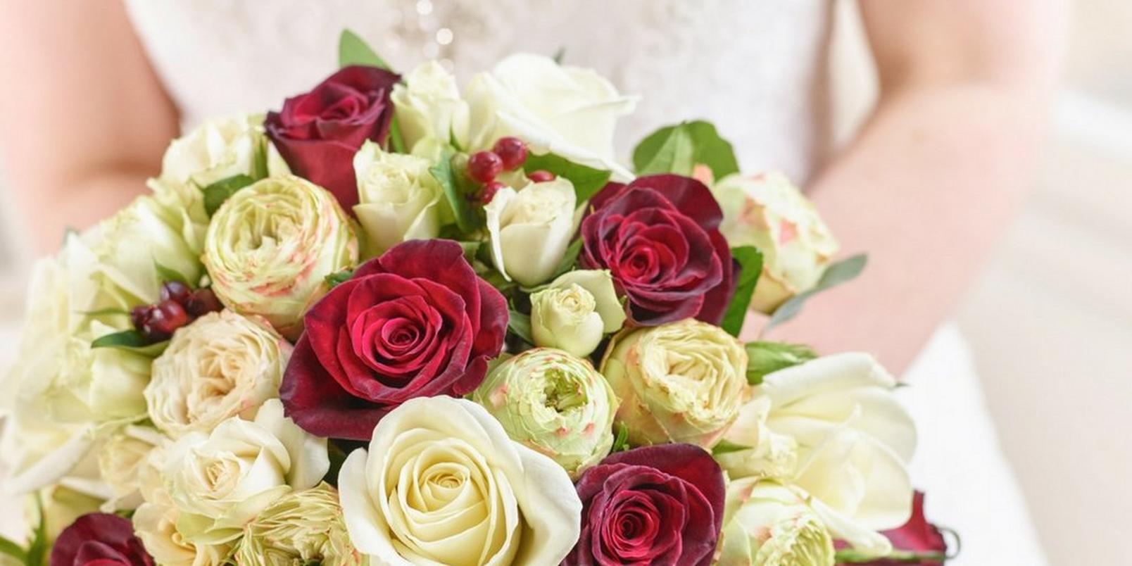 the-hidden-symbolism-in-your-wedding-bouquet-2