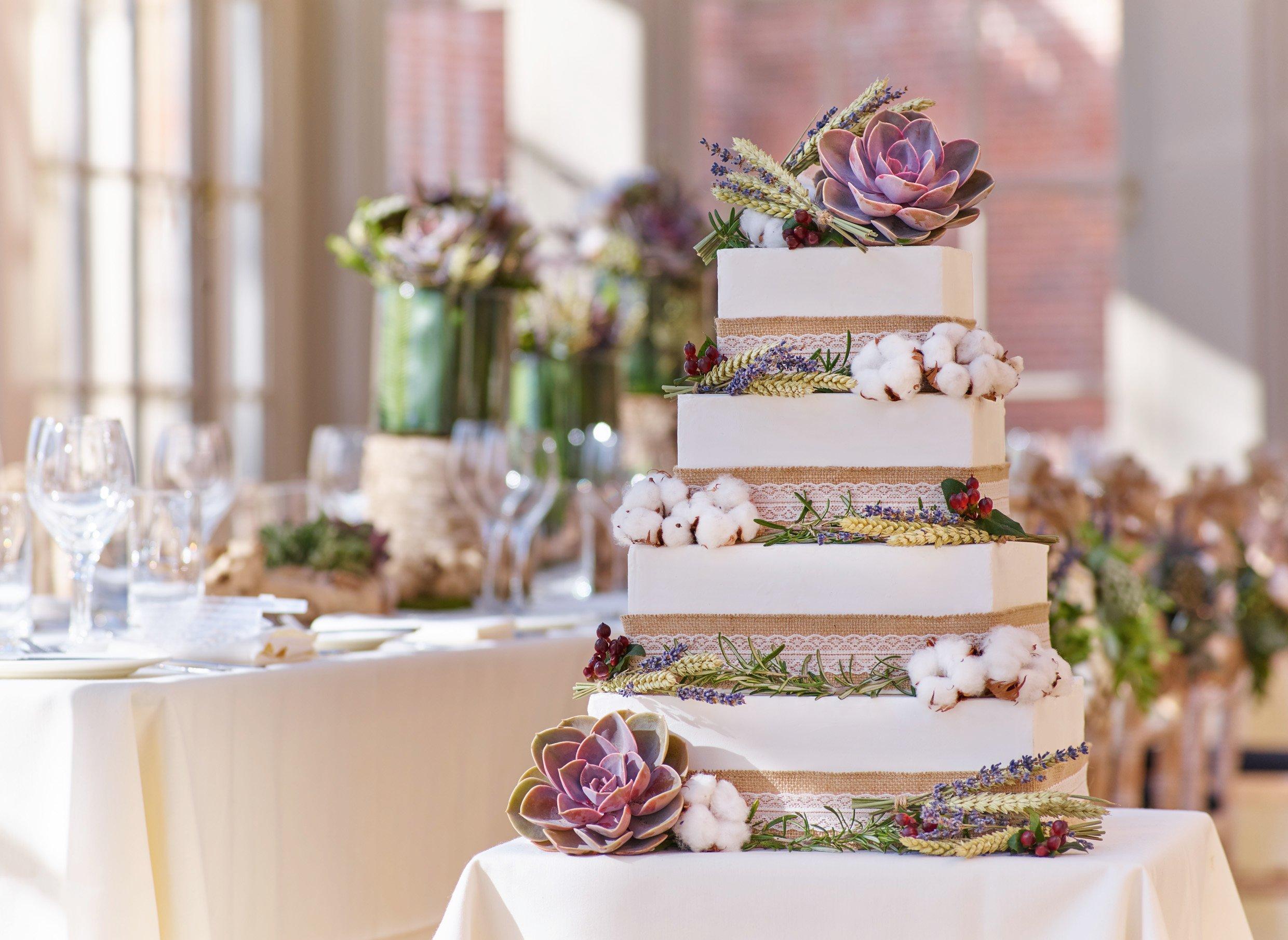wedding-cake-foliage-herbs-decorations
