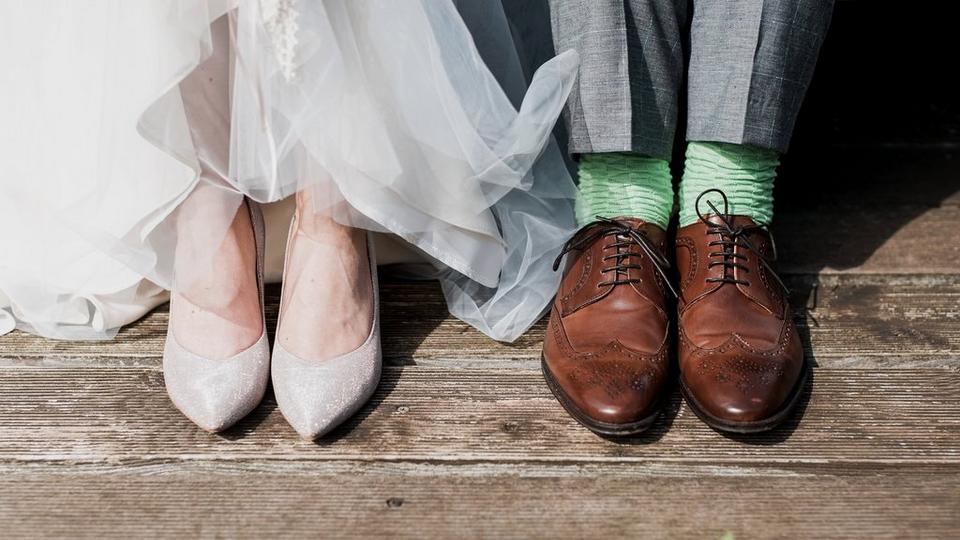 wedding-couple-feet
