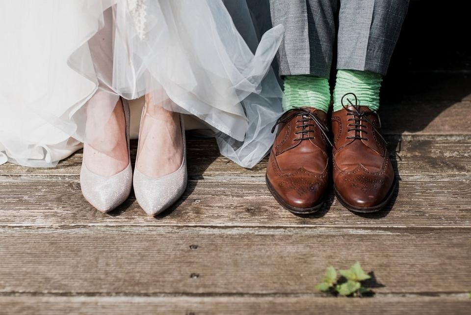 wedding-couple-feet
