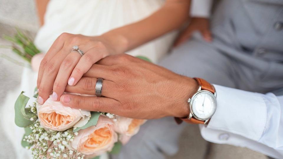 wedding-hands