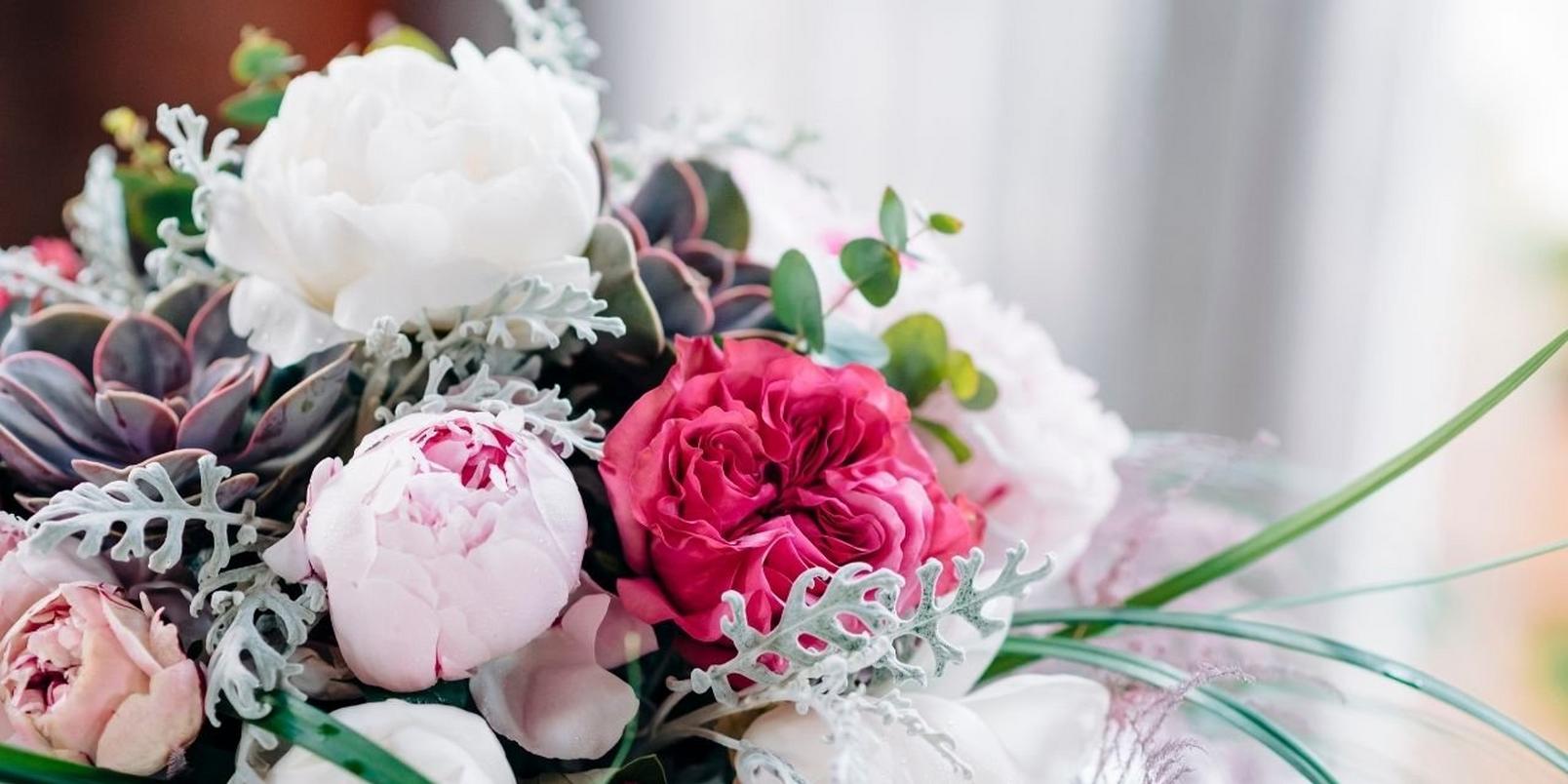 white_and_pink_peonies