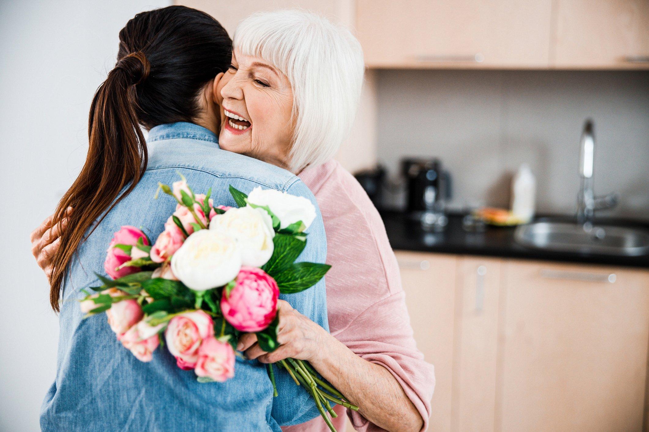 women-hugging-received-flowers